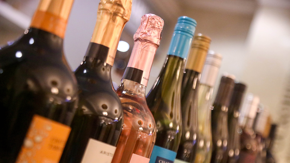 Минздрав поддержал идею писать о вреде алкоголя на бутылках