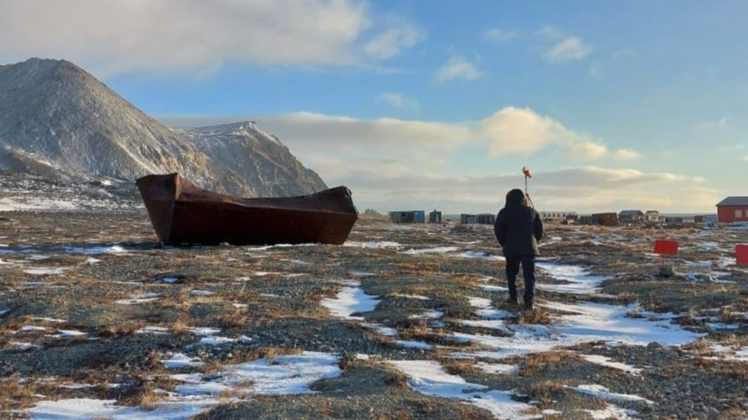 Вертолет сдул гараж главы села Нунлигран на Чукотке на бабушку и внучку: кто ответит за их гибель