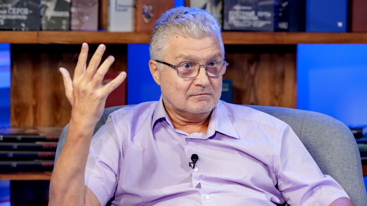 Писатель Юрий Поляков