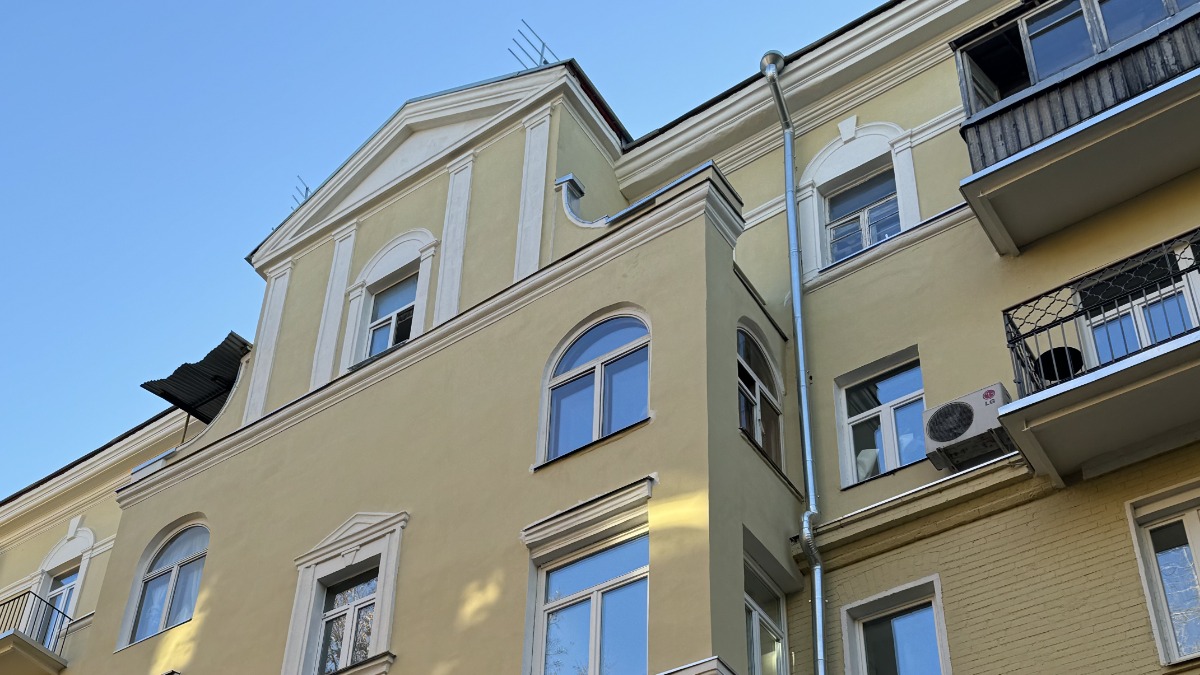 В 2024 году в центре столицы завершается капитальный ремонт дома 1925 года постройки, возведенного в стиле эклектики