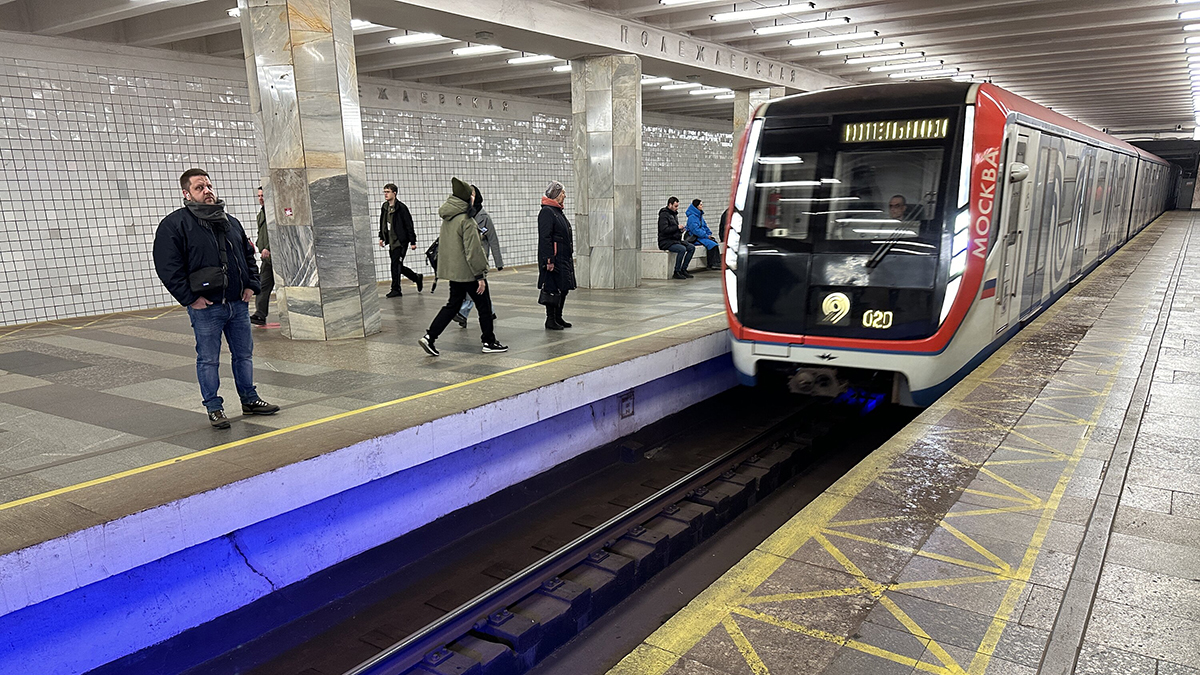 Пассажир упал на рельсы на станции метро «Полежаевская»
