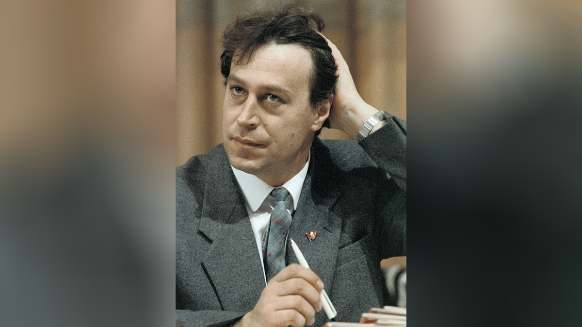 Скончался последний глава Комсомола Владимир Зюкин