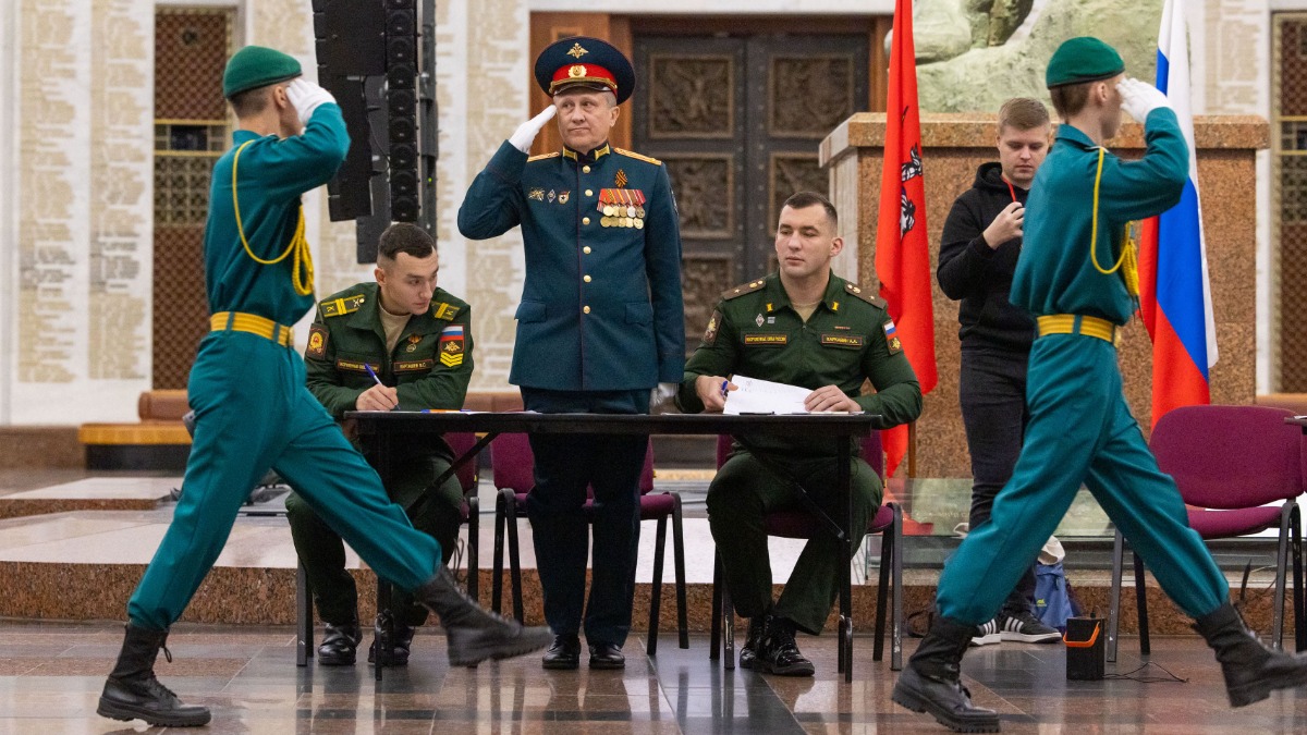 Более 600 человек приняли участие в смотре строя и песни в Музее Победы