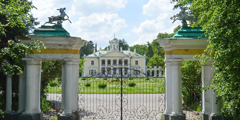 Реставрация ворот парадного въезда началась в усадьбе Валуево 