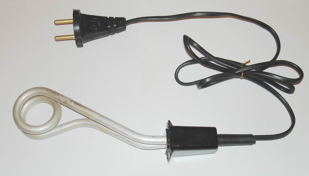 Двое мужчин пытали москвича кипятильником, вымогая деньги на алкоголь в Москве