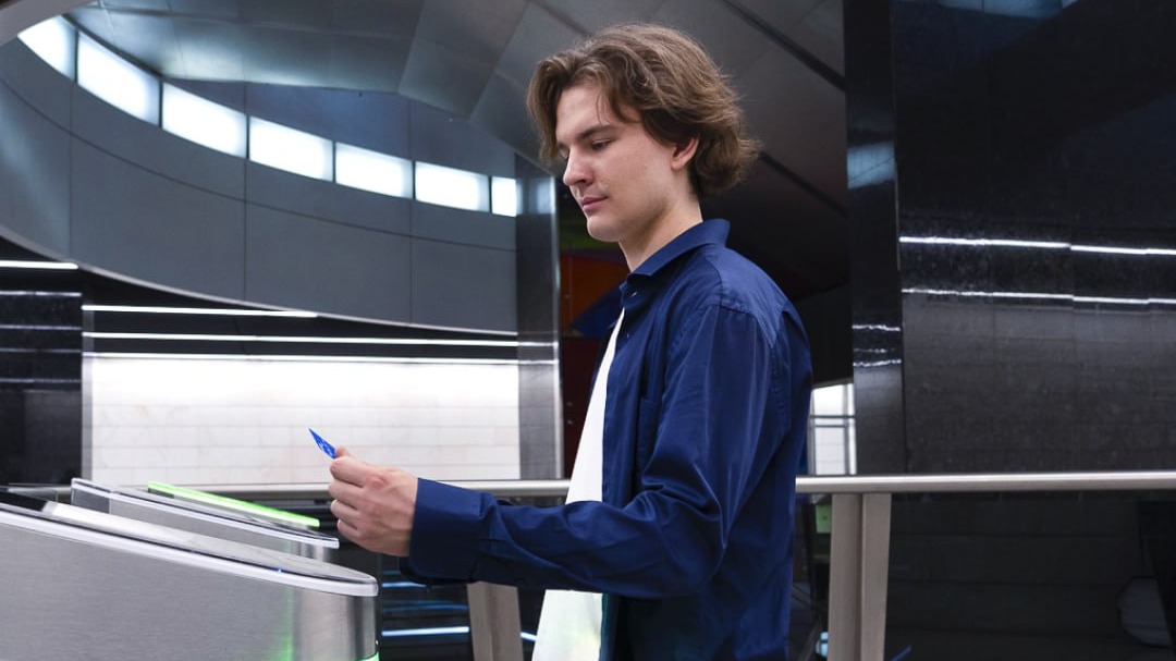 Пассажиры метро и МЦК более 30 миллионов раз оплатили проезд банковской картой в октябре