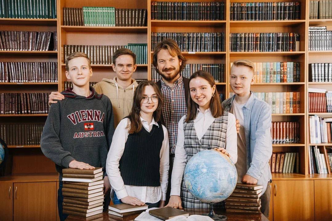 Открыты миру