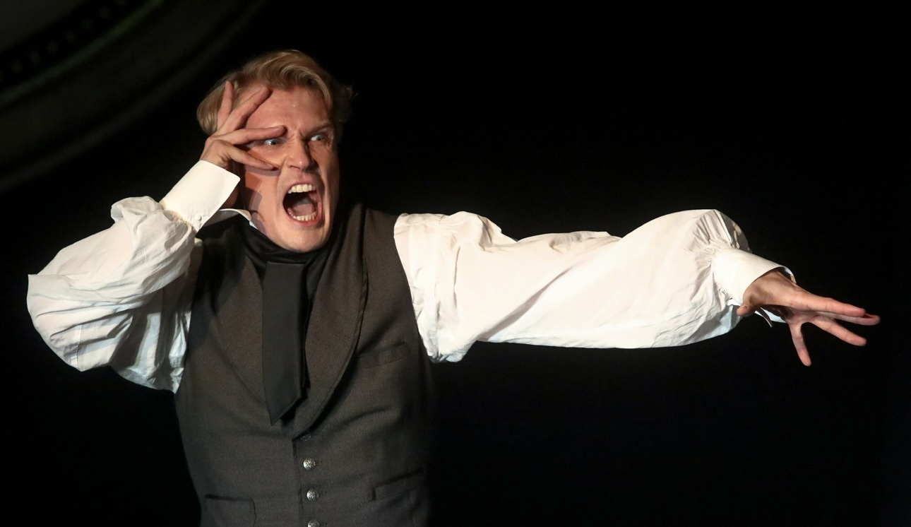 «Евгений и Татьяна — штучные люди»: в Московском Губернском театре прошла премьера спектакля «Мой Онегин»