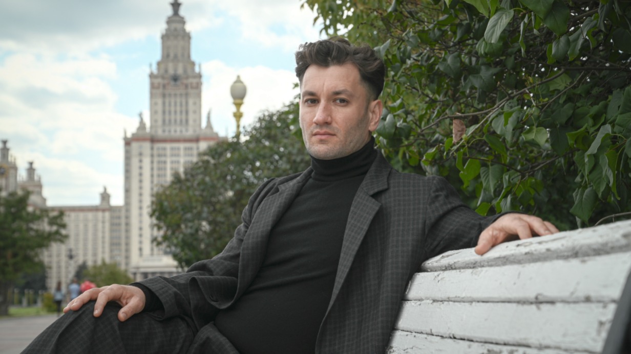 Продюсер Юрий Бардаш во время прогулки на Воробьевых горах