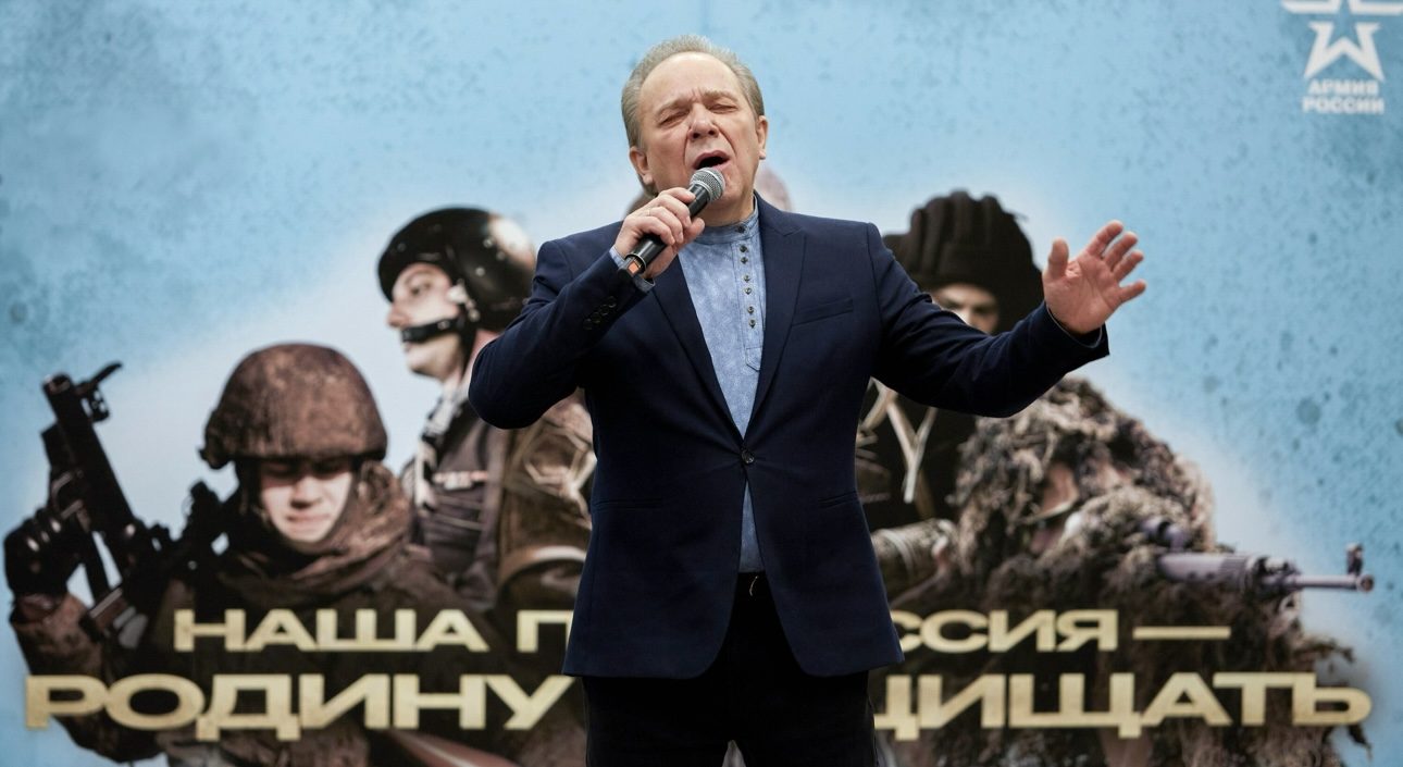 Артист Владимир Девятов посетил Единый пункт отбора на военную службу в Москве