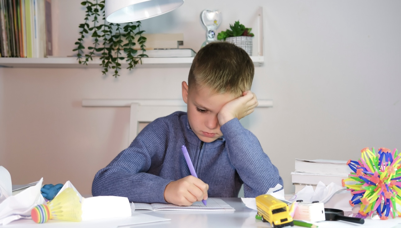 Дети выгорают, родители бьют тревогу: как помочь ребенку выдержать учебную нагрузку