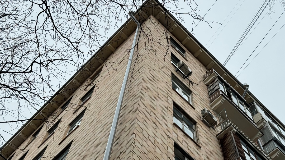 В Ломоносовском районе завершается капитальный ремонт дома 1957 года постройки