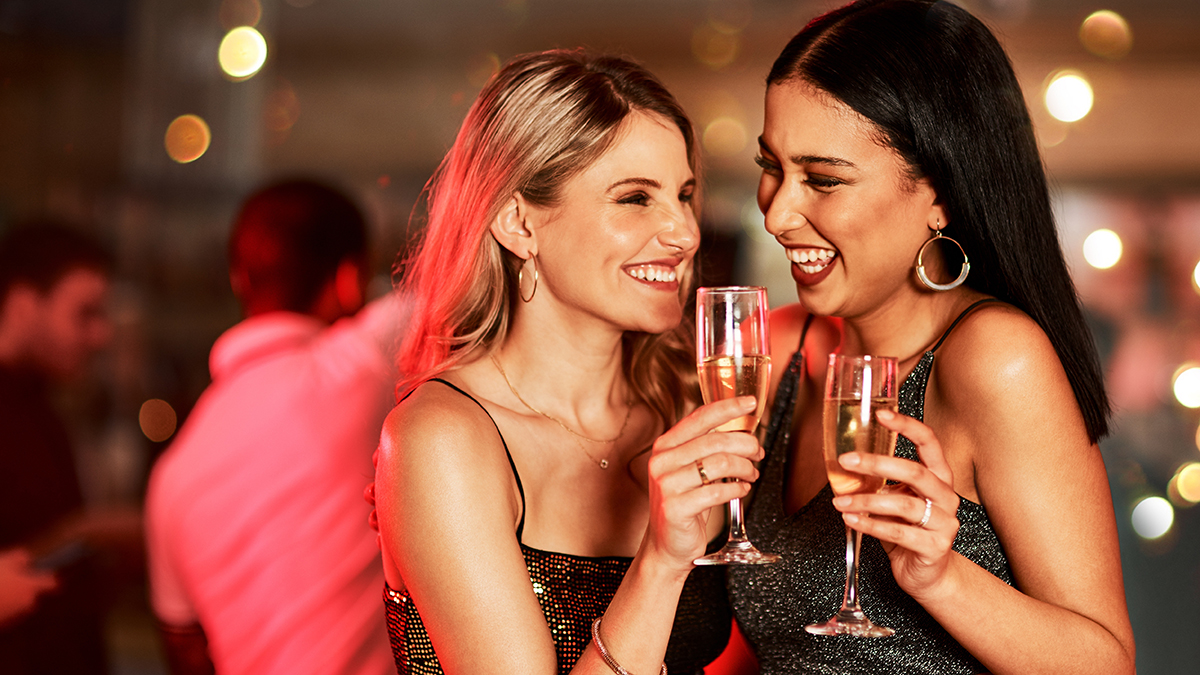 В чем пойти на корпоратив и встретить Новый год