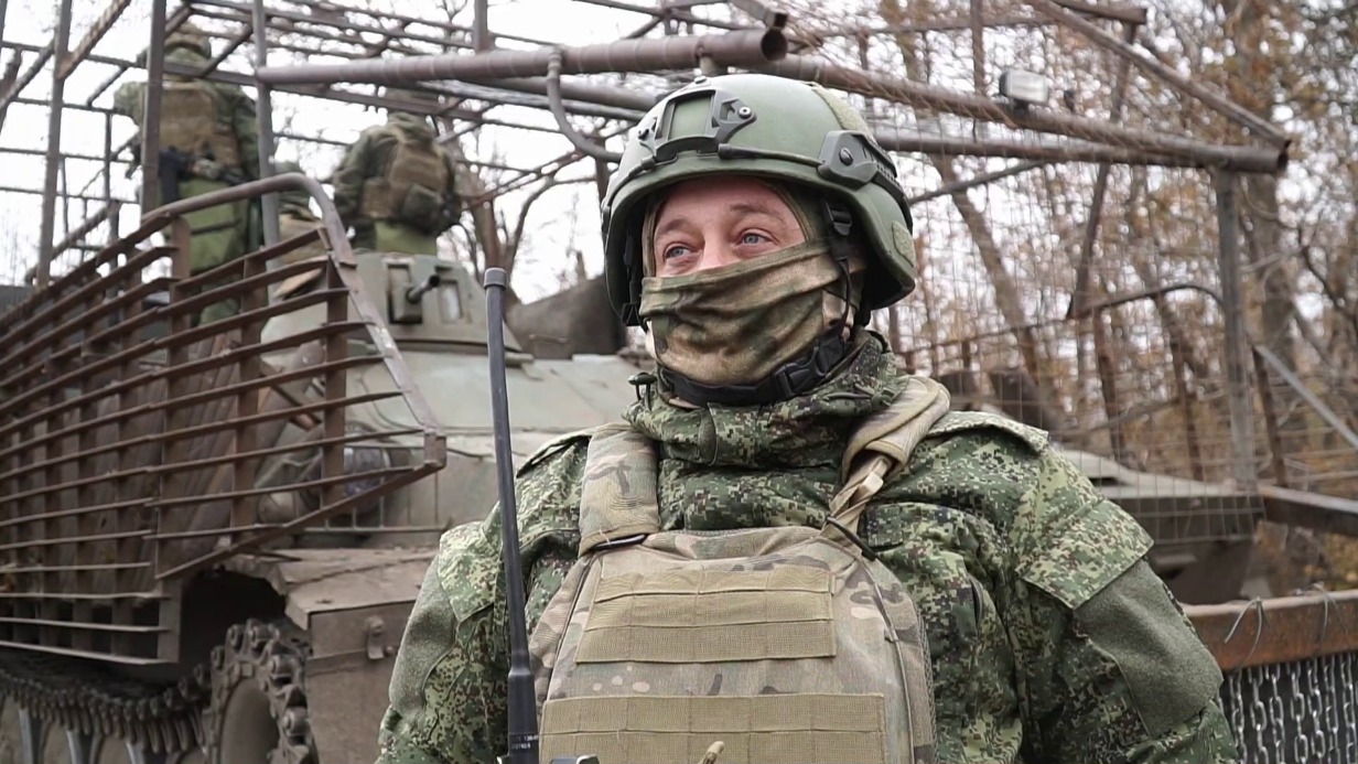 Командир первого тяжелого огнеметного взвода с позывным «Восток» выполняет задачи в зоне специальной военной операции