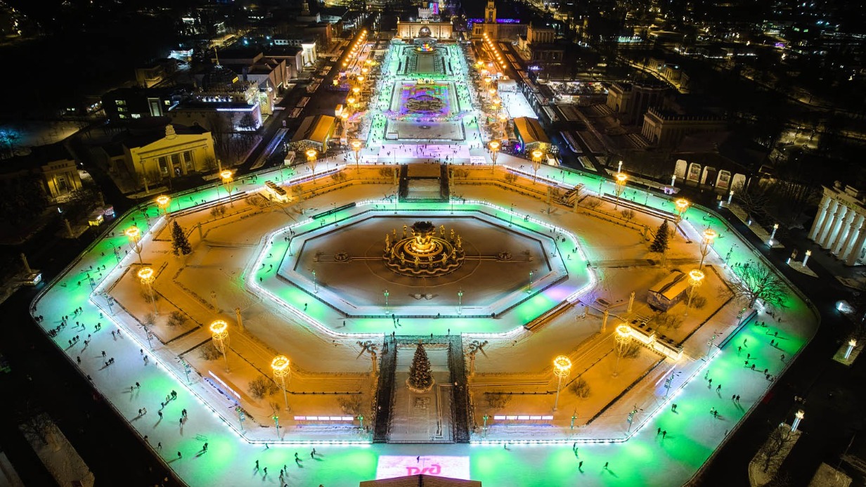 Сергунина пригласила москвичей и туристов на каток ВДНХ