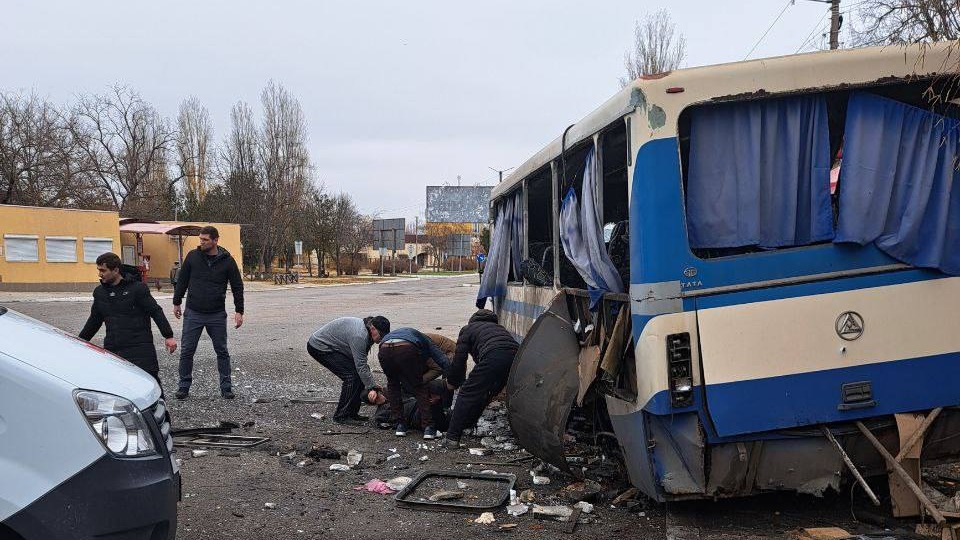 Четверо человек погибли при атаке ВСУ на автобус в Новой Каховке