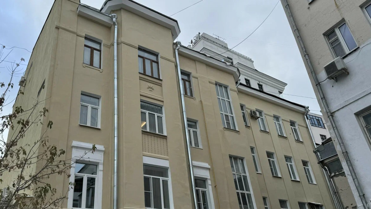 Завершается капитальный ремонт здания 1926 года постройки, возведенного в стиле неоклассицизма