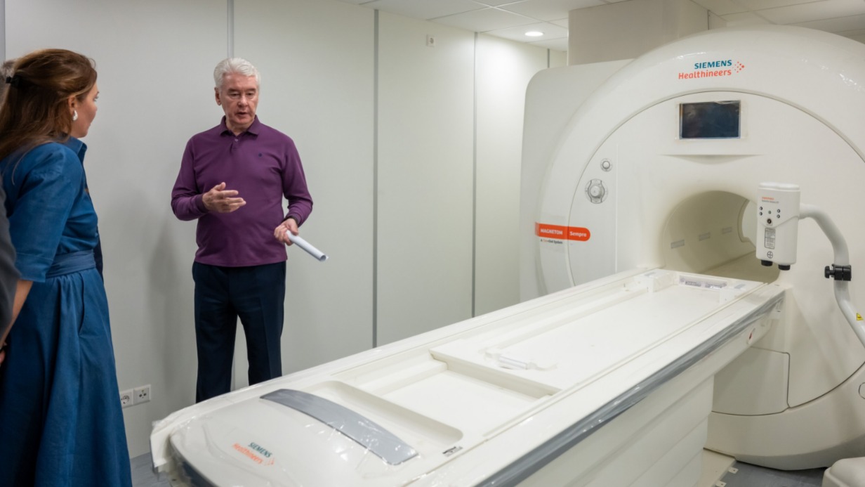 Мэр Москвы Сергей Собянин и его заместитель по вопросам соцразвития Анастасия Ракова осмотрели поликлинику № 11, которая открылась после реконструкции