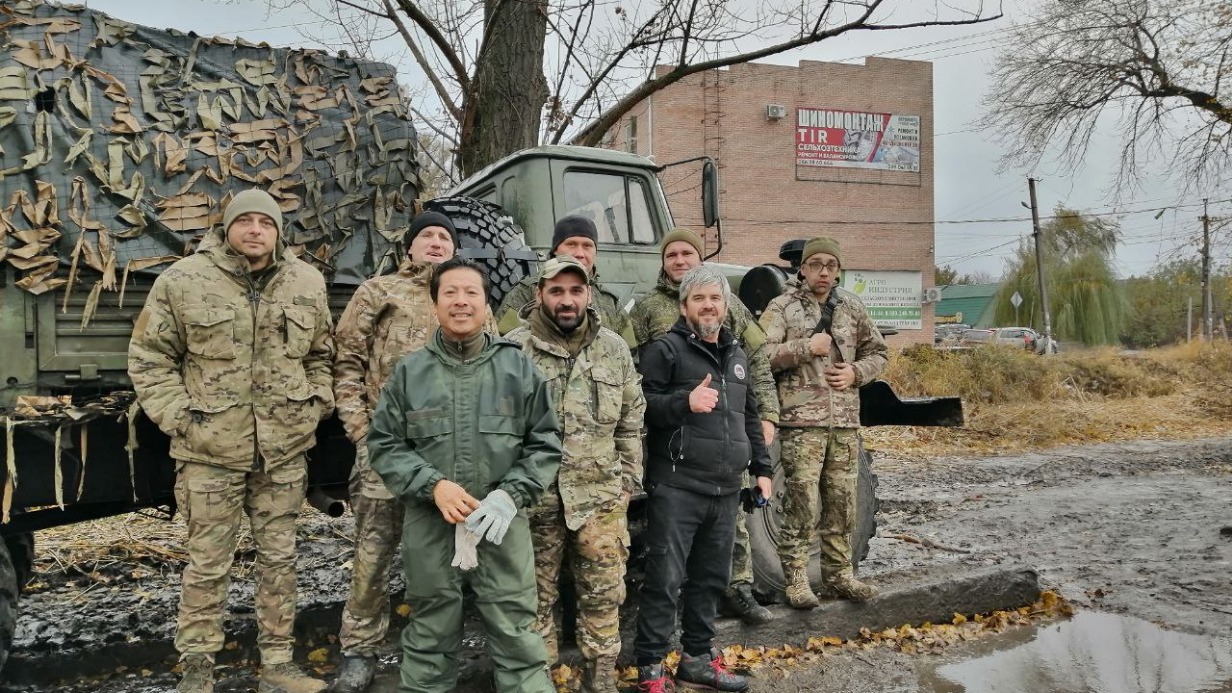 Член Общества российско-вьетнамской дружбы Дык Хай Фам посетил военнослужащих в ДНР с грузом гуманитарной помощи