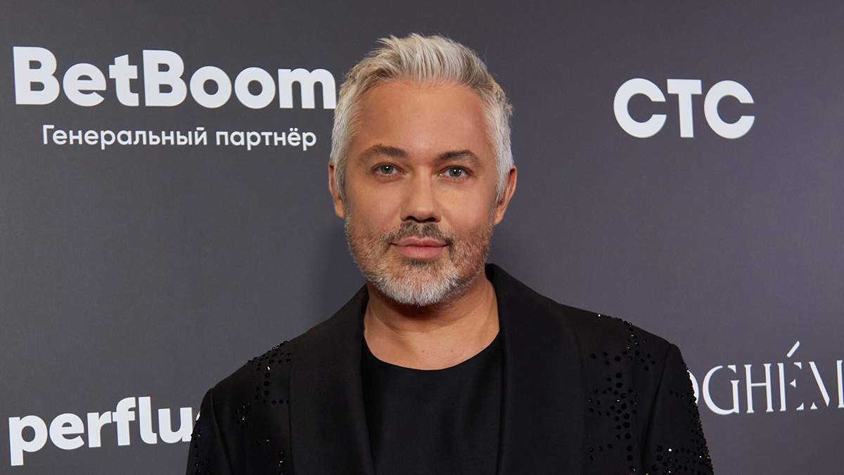 «Особое очарование»: стилист Рогов пояснил, почему стоит носить мятую одежду