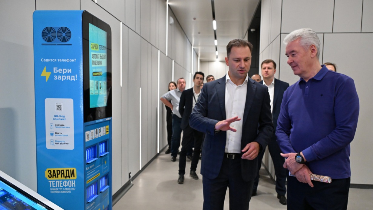 Председатель правления компании «Итэлма» Алексей Артемов показал мэру Москвы Сергею Собянину готовую часть технопарка «ЗИЛ»