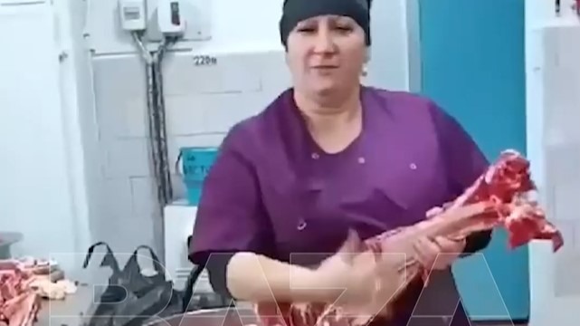 Сотрудницы столовой станцевали с мясом на рабочем месте в Красноярском крае