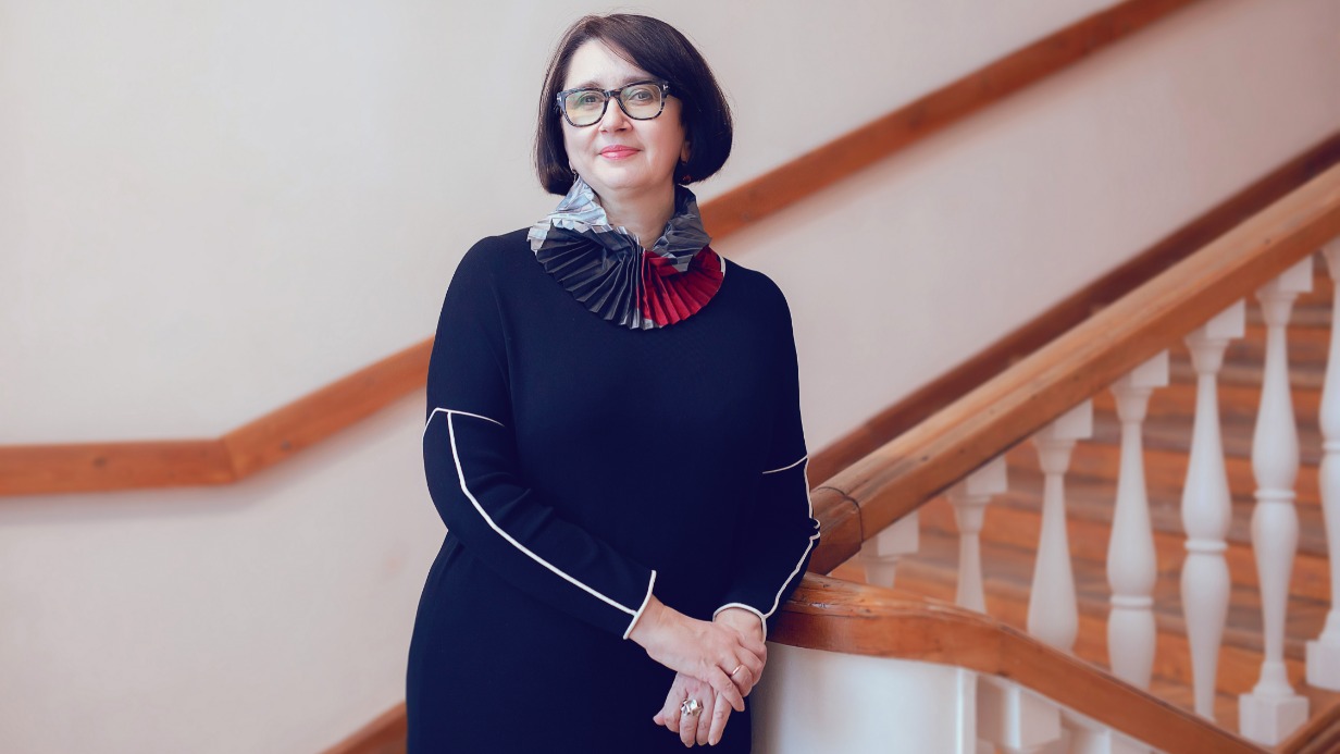 Общественник, политолог, музеолог, гендиректор фонда Оксана Орачева на своем рабочем месте