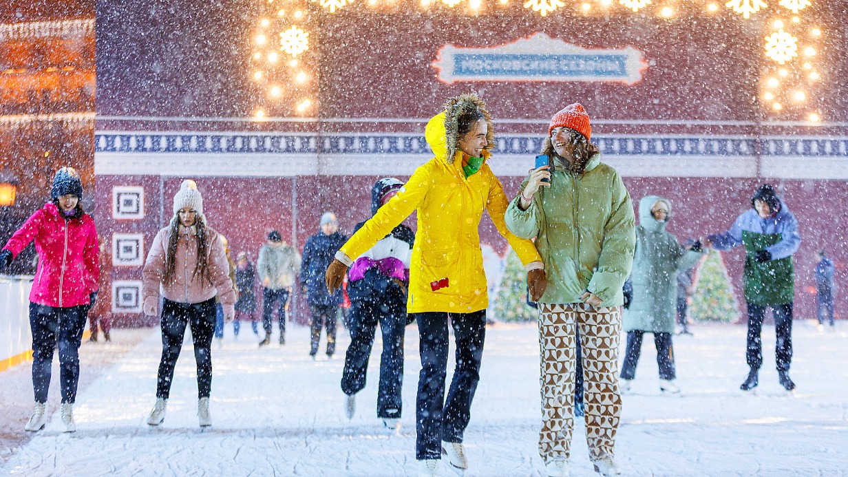Сергунина пригласила москвичей и туристов на катки «Московских сезонов»