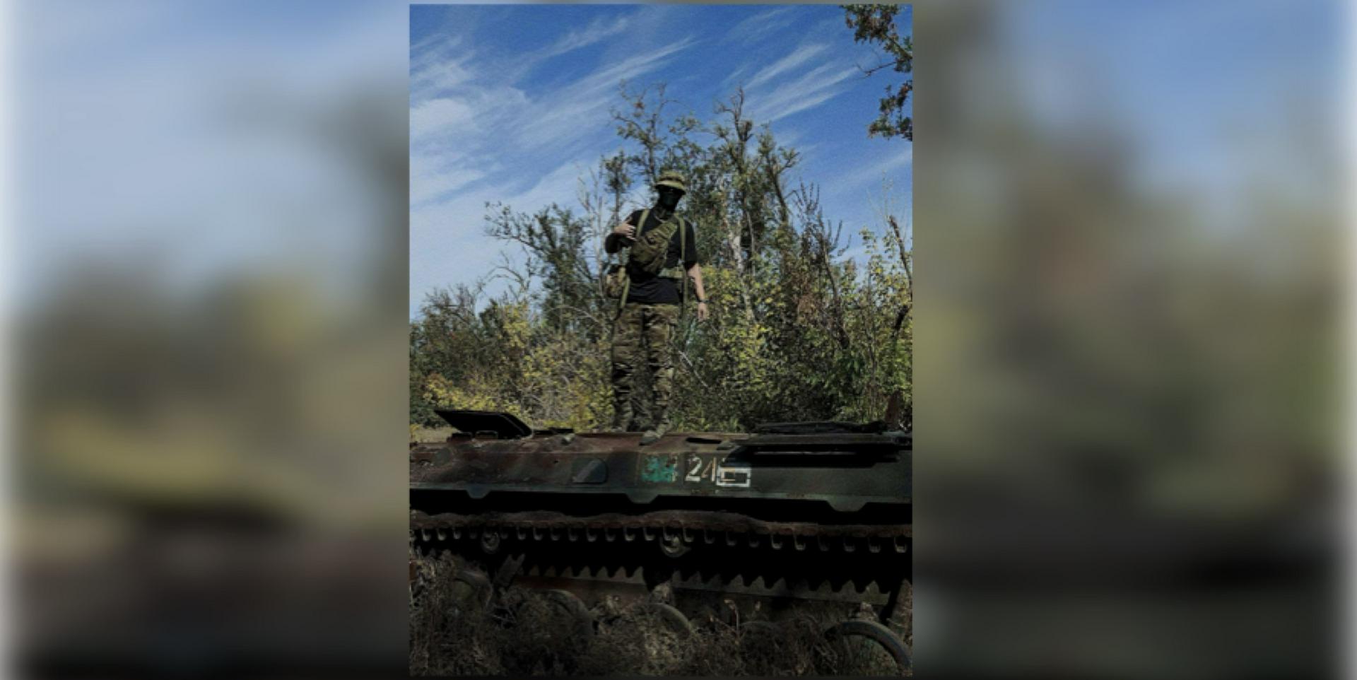 Участник спецоперации Глеб Стройнов на трофейной технике, подбитой на донецком направлении
