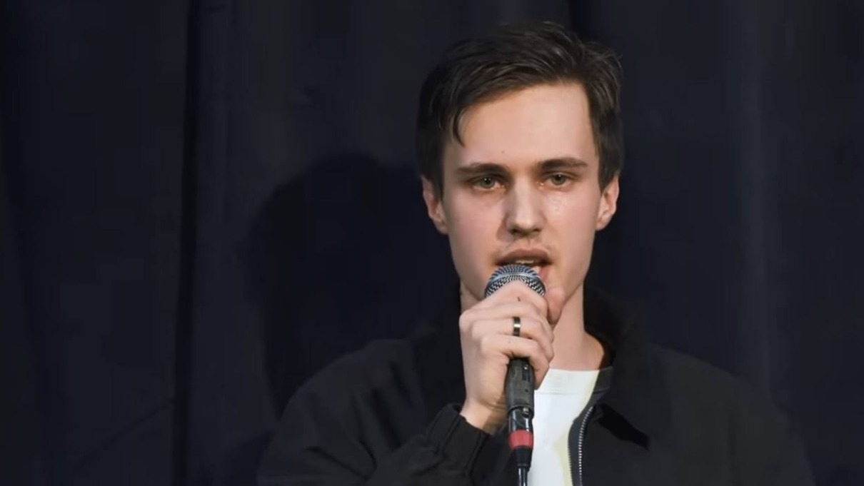 Счета уехавшего из России юмориста Долгополова заблокировали