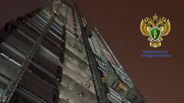 Рабочий погиб в результате падения с высоты 42-го этажа в Кутузовском проезде