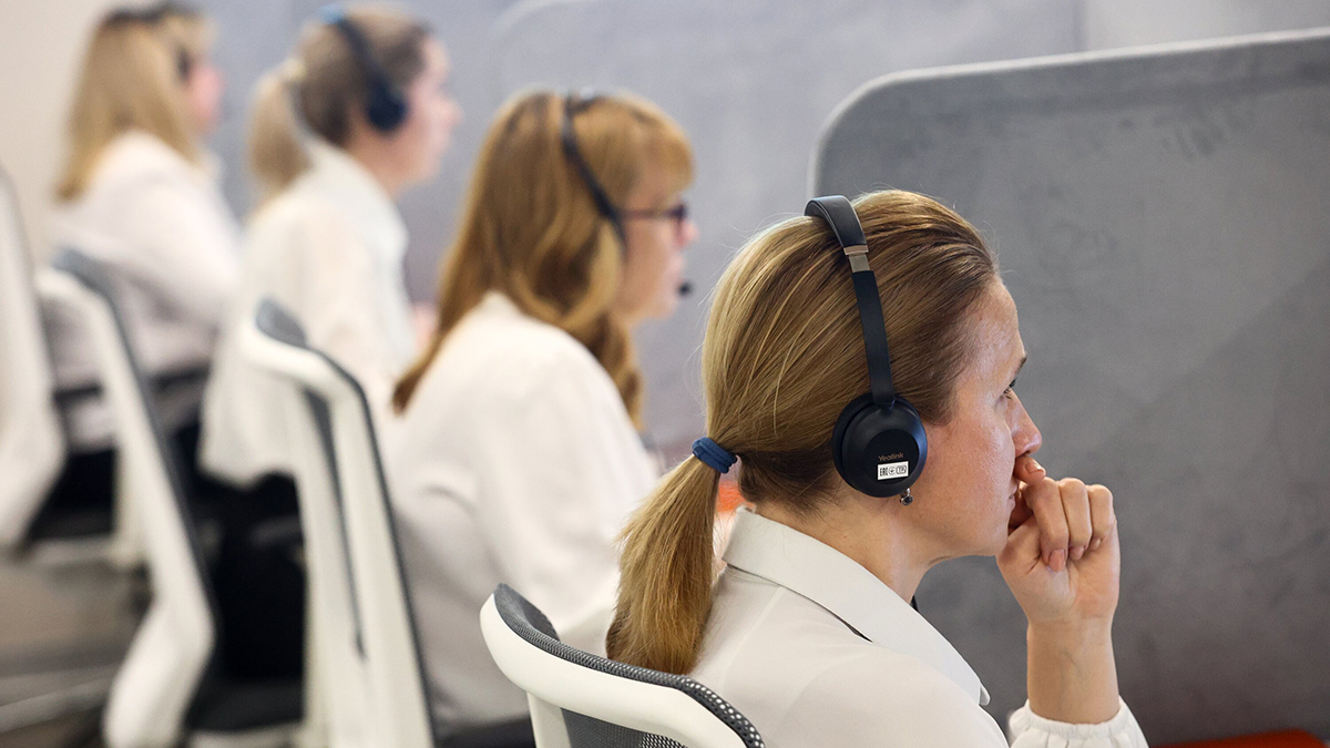 День оператора: за что любят свою работу специалисты общегородского контакт-центра