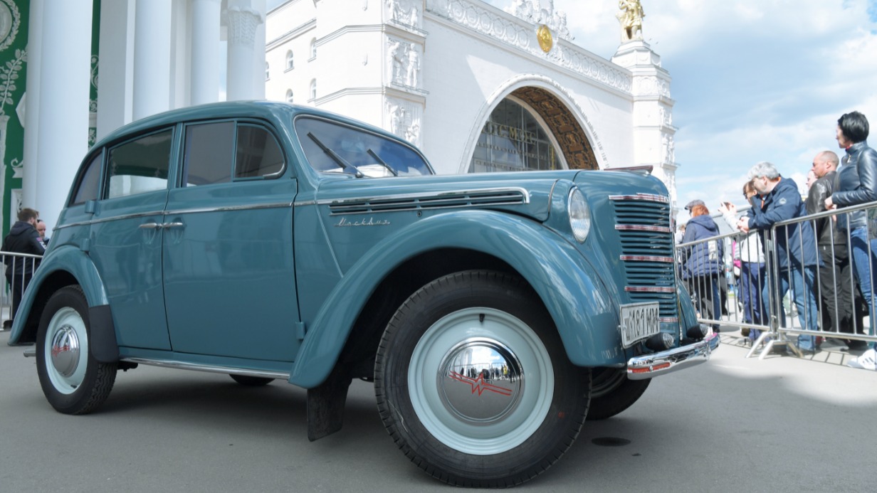 «Москвич» вне конкуренции: какие машины соперничали с первым массовым автомобилем
