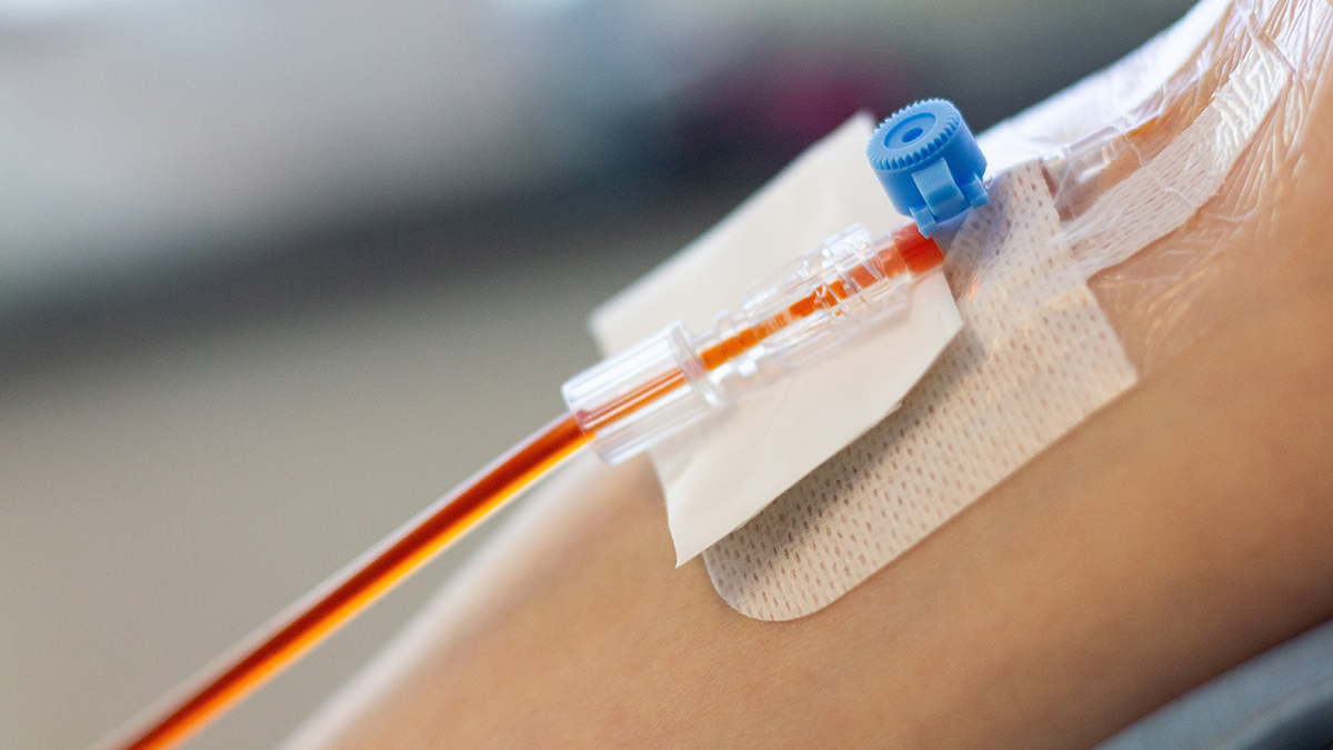 «Необратимое поражение органов»: чем опасны профилактические капельницы с железом