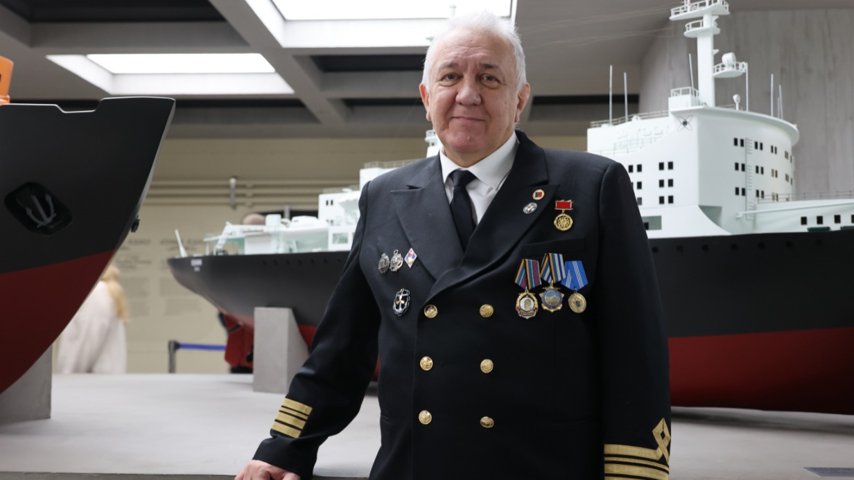 Главный механик первого экипажа атомного ледокола «Урал» и атомного ледокола «Ямал» Евгений Ходус рассказывает о принципах работы судна