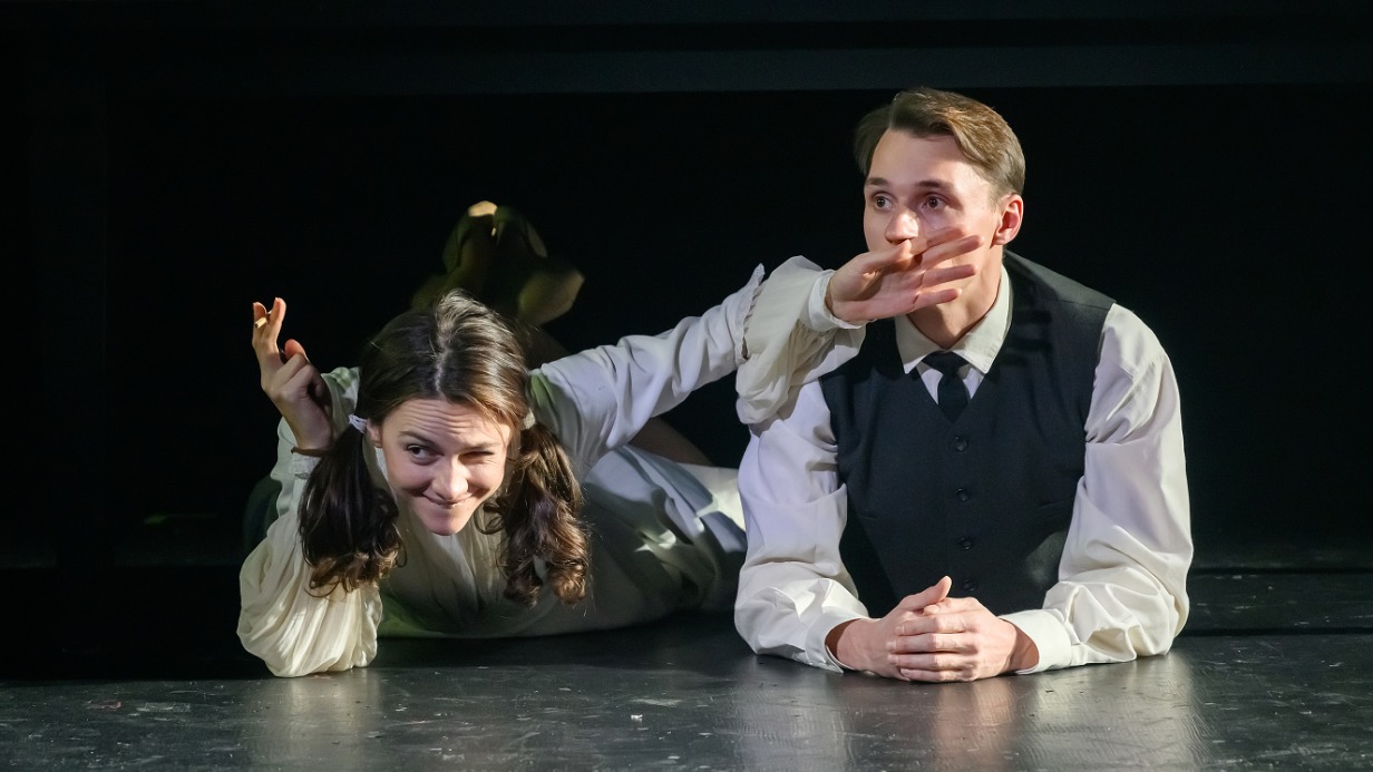 Ася Домская в роли Кати Туркиной и Юрий Поляк (Старцев)