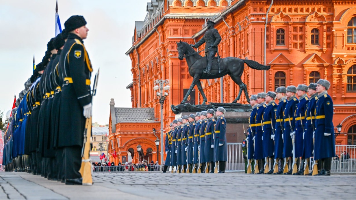 Собянин поздравил ветеранов с годовщиной контрнаступления в Битве под Москвой