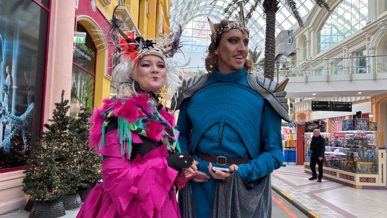 Баба-яга (актриса Ирина Латушко) и Кощей (актер Максим Клестов) предстанут в сказочной постановке