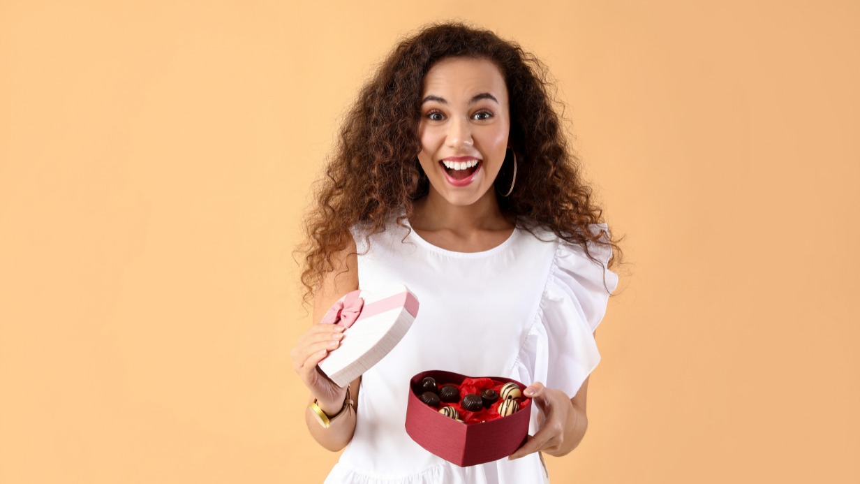 Новогодние сладкие подарки могут обрадовать не только детей