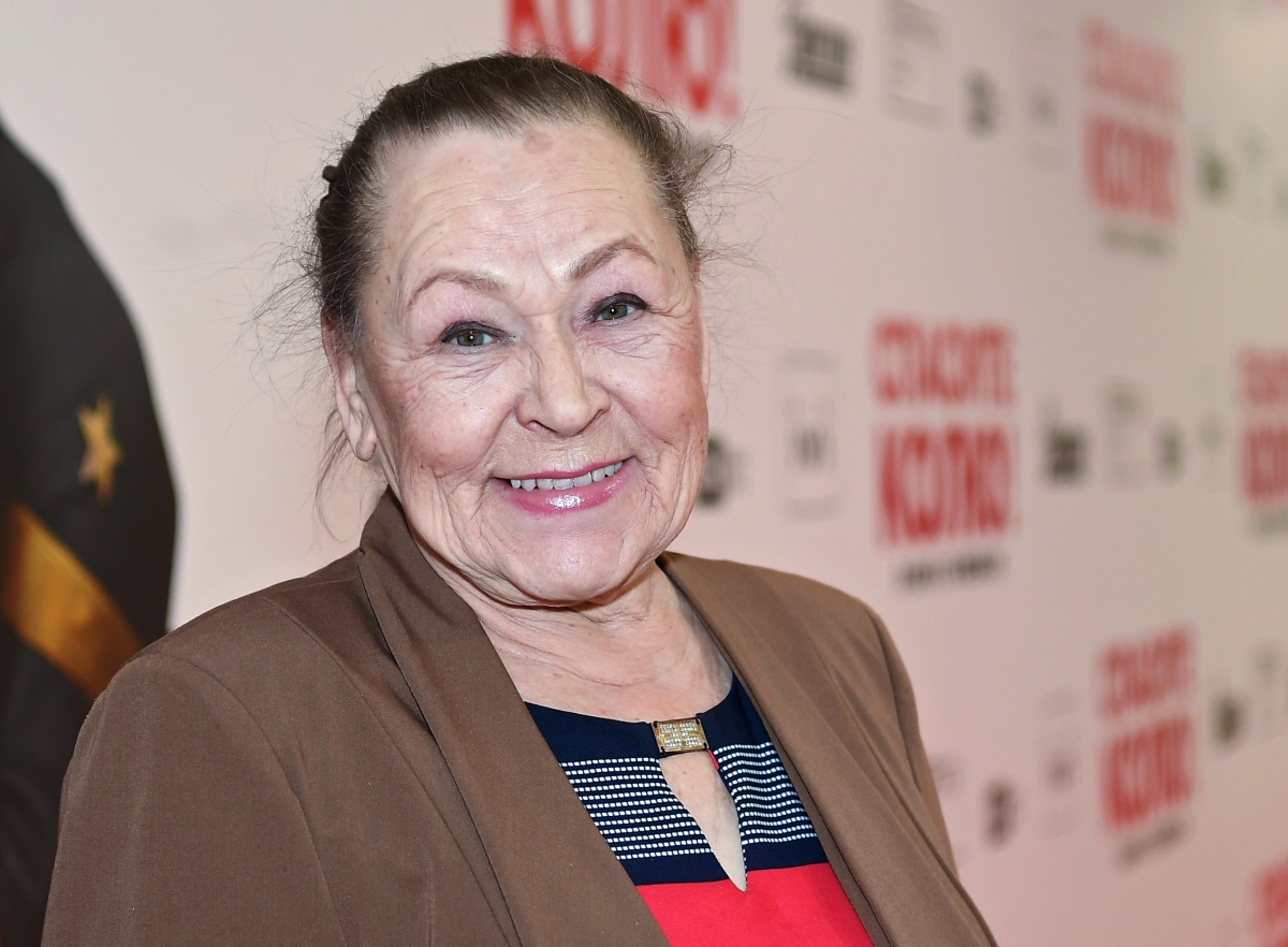 Shot: Актрису фильма «Москва слезам не верит» Рязанову обманули мошенники