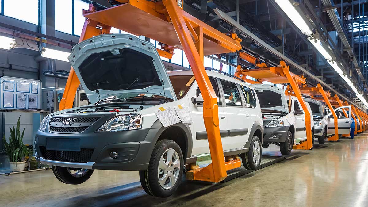 Стало известно, когда на рынке появится новый минивэн от Lada