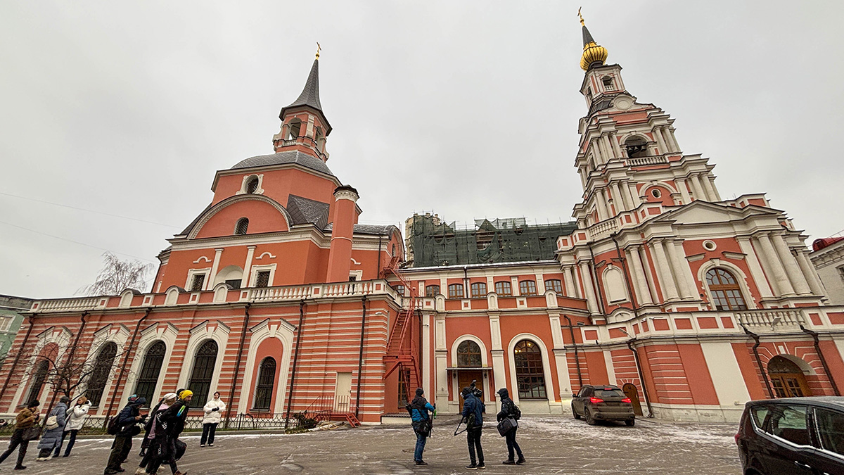 Архиепископ Тутунов осудил замазывание лика Христа и флага Российской империи на ТВ