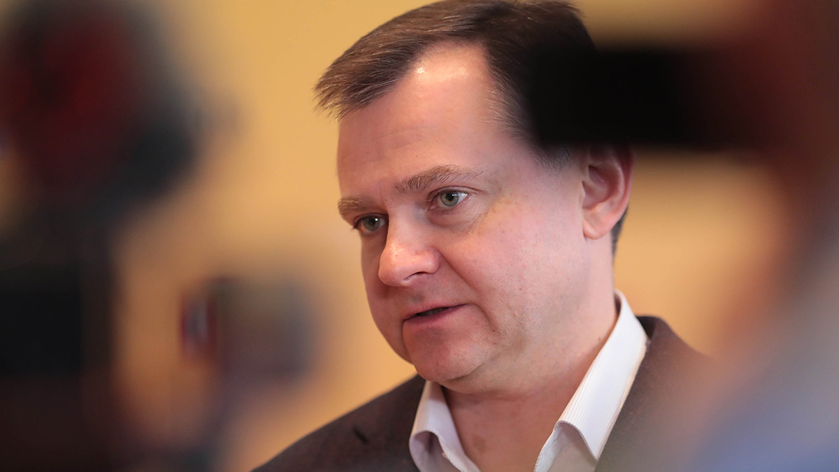 Губернатор Слюсарь отреагировал на разделительные таблички в школе Азова