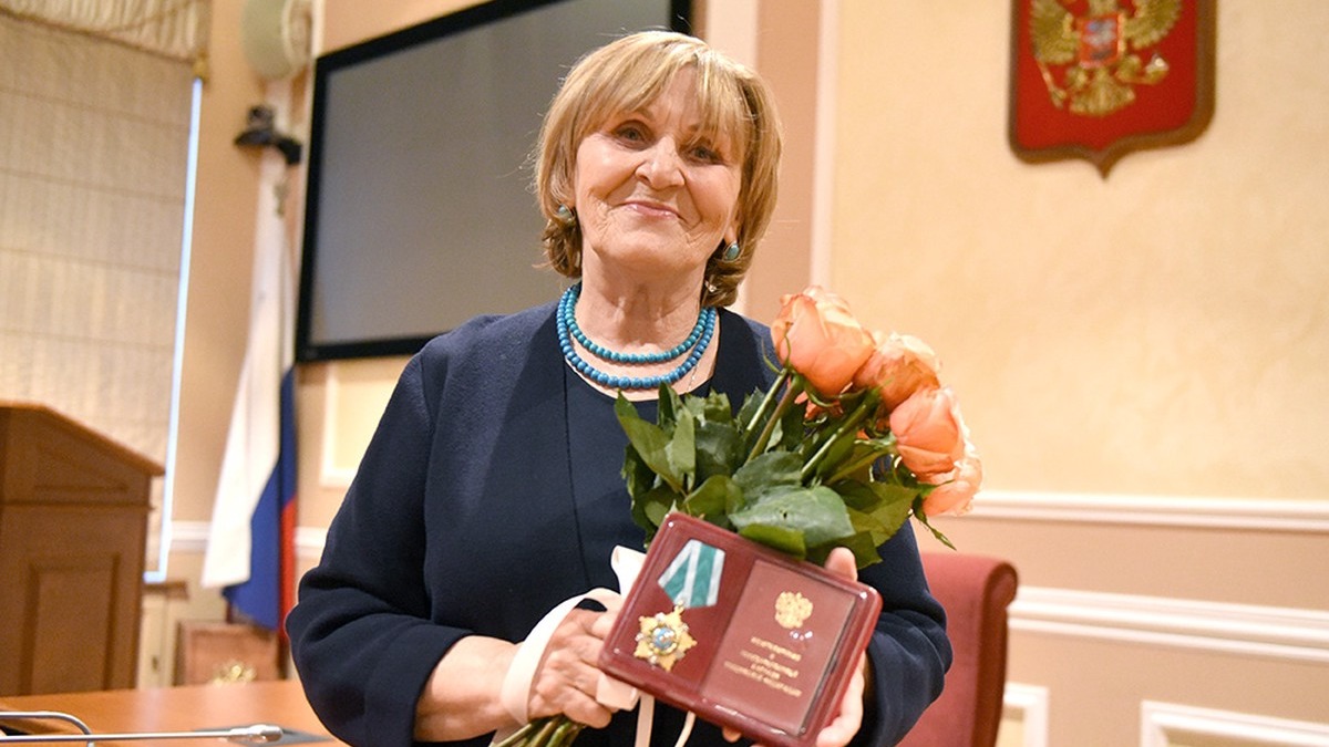 Главный редактор «Московского журнала» Анна Грушина во время церемонии вручения ордена Дружбы за заслуги в развитии СМИ и многолетнюю плодотворную деятельность