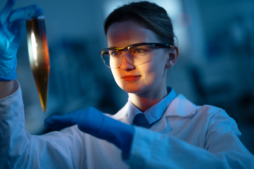 Российская компания увеличила производство базовых синтетических масел