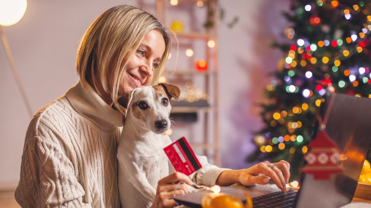 К покупкам в интернете стоит отнестись внимательно: во время праздников преступники активизируются