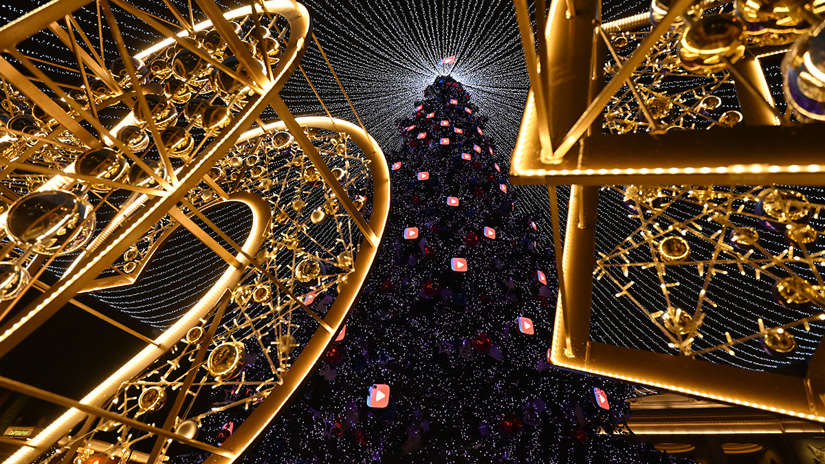 Москвичей предупредили о схемах мошенников при покупке билетов на елку