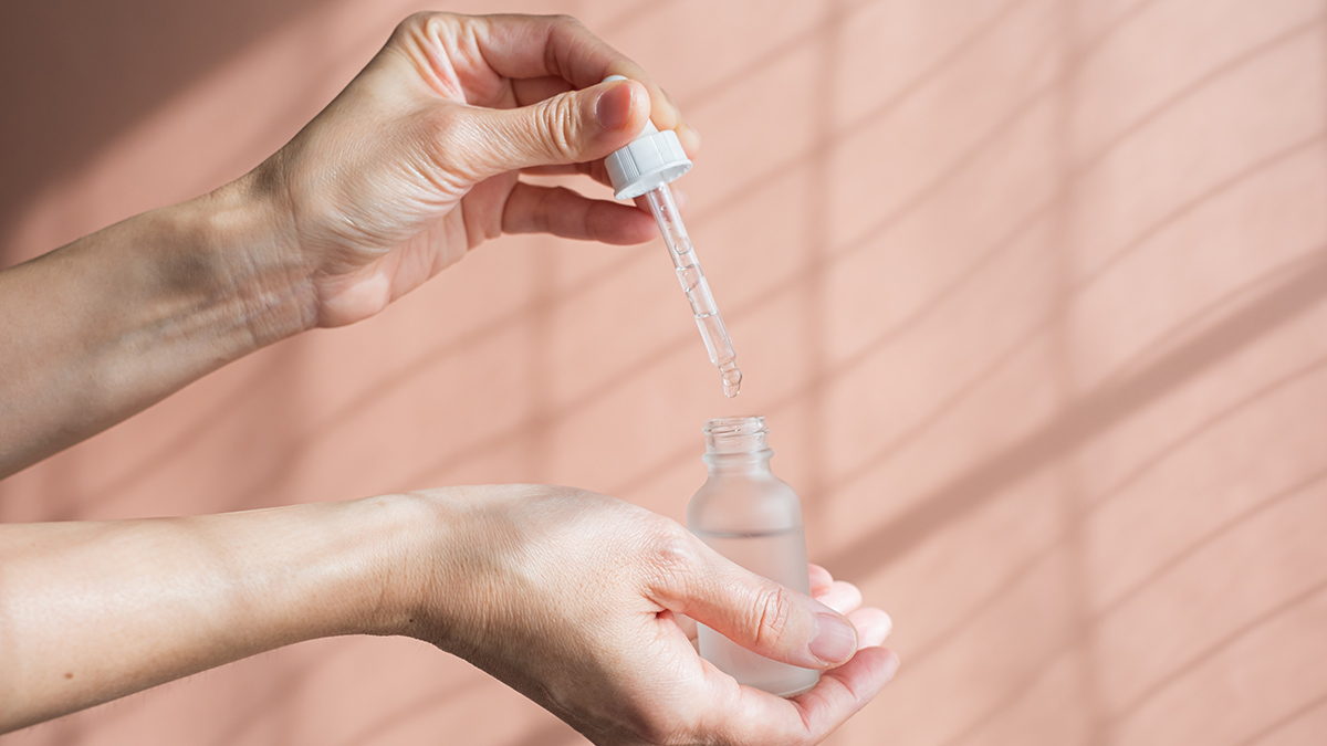 Ретинол: что это такое, польза и вред, как использовать