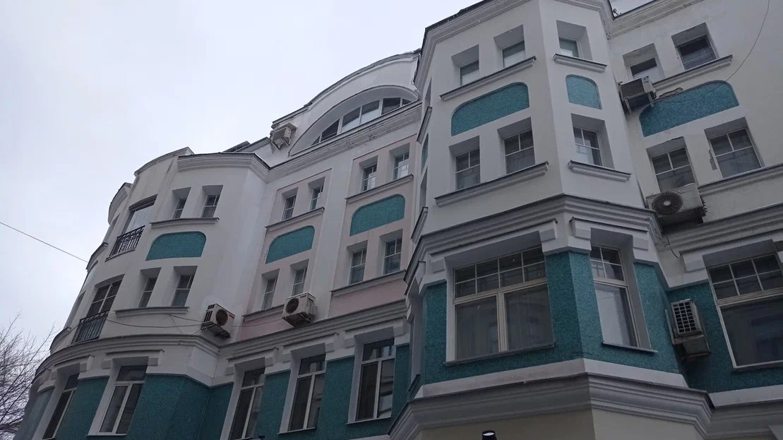 В центре столицы в рамках программы капитального ремонта жилого фонда заменили лифты в доме 1999 года