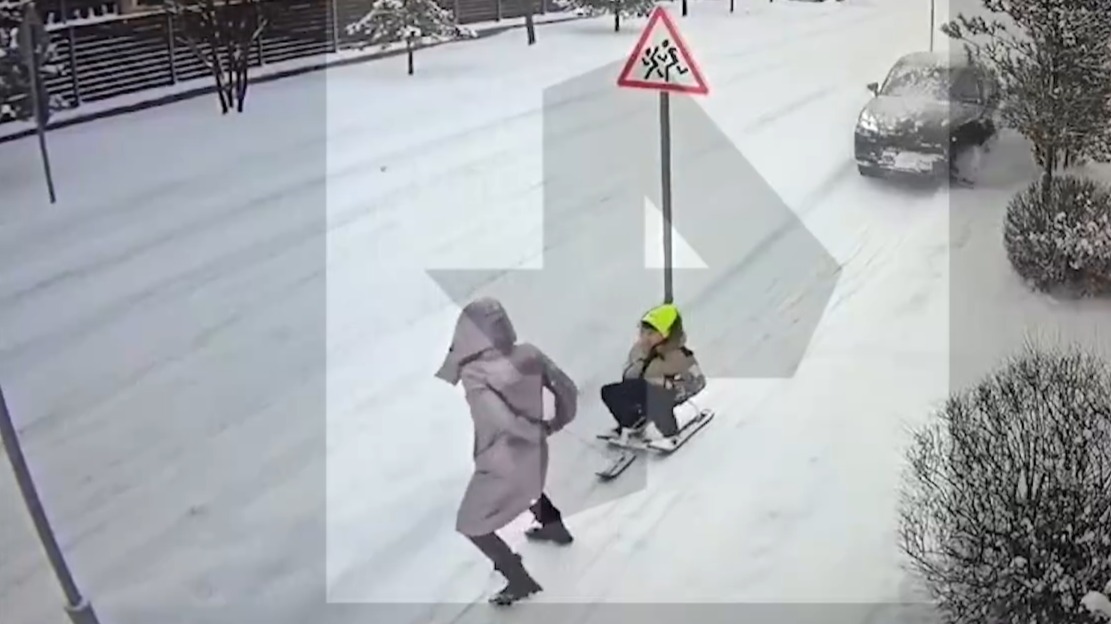 Смертельное ДТП в столице со сбитым ребенком и его няней попало на видео